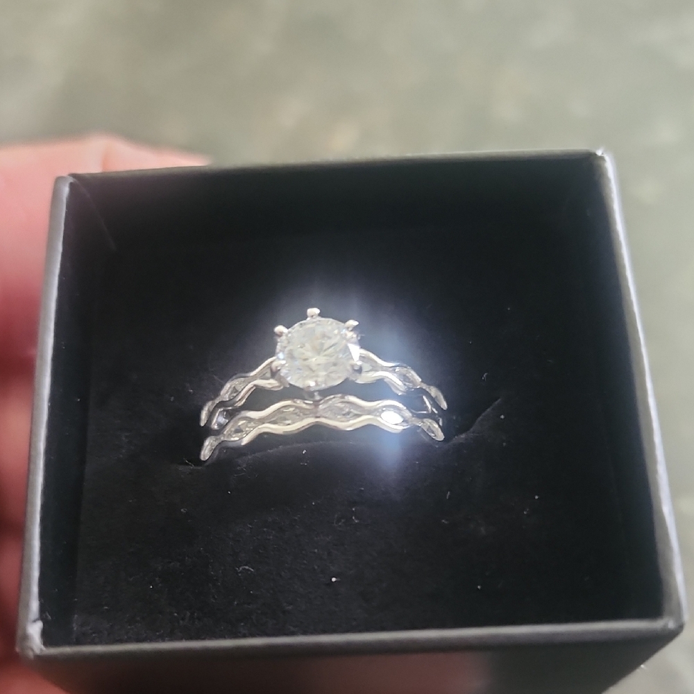 Stunning Silver Ring with Clear Gemstone
